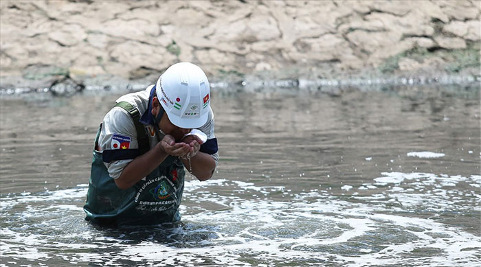 Picture 2 of After 20 days of experimental Japanese experts, how is the water in the To Lich River?