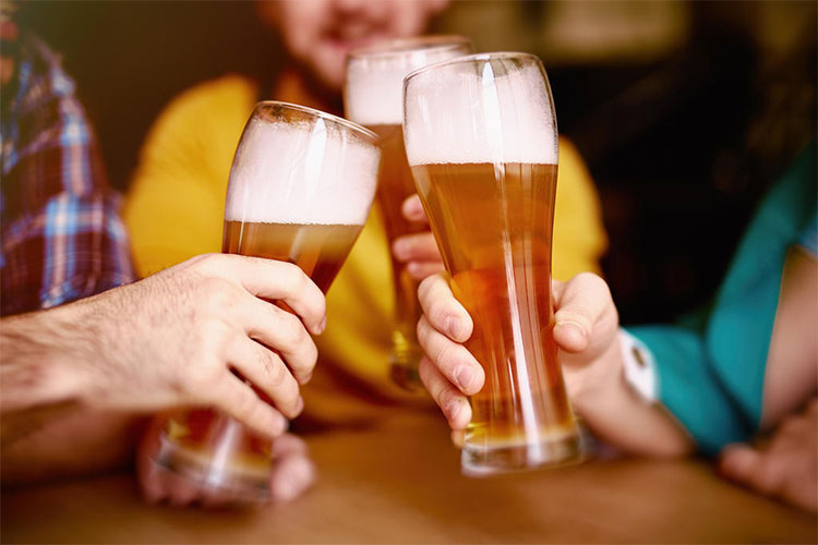 Picture 1 of After playing sports, go drinking: Harmful few people doubt