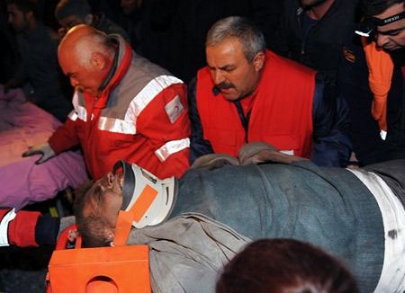 Picture 4 of Again strong earthquake in Turkey, the hotel collapsed