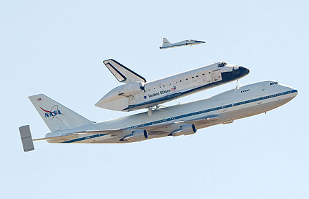 Picture 10 of Aircraft carrying a shuttle