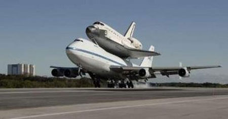Picture 11 of Aircraft carrying a shuttle