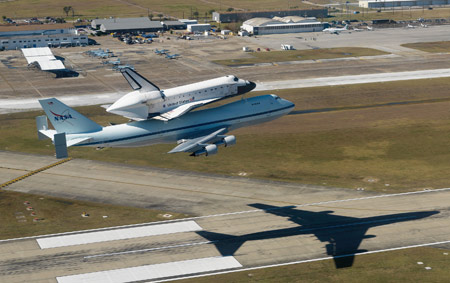 Picture 8 of Aircraft carrying a shuttle