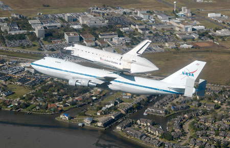 Picture 9 of Aircraft carrying a shuttle