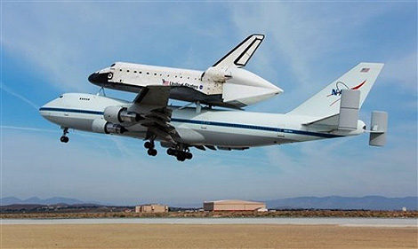 Picture 7 of Aircraft 'piggyback' spacecraft