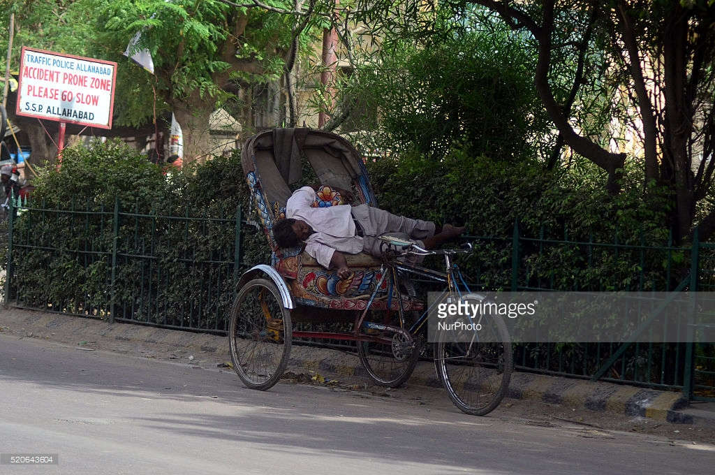 Picture 5 of All Asia struggles to deal with the terrible heat
