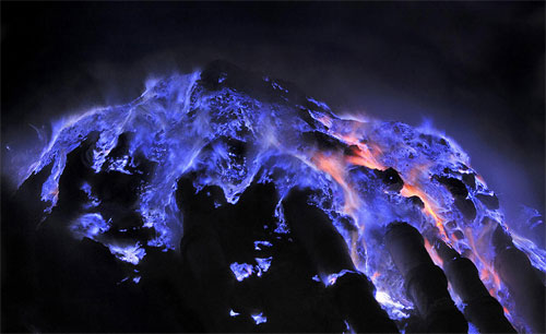 Amazing blue flame on the crater images 1