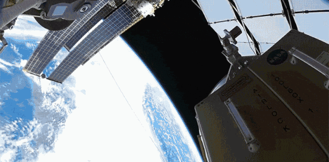 Picture 1 of Amazing view when you step out into space