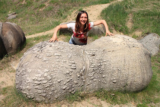 Picture 4 of Amazingly the stone itself grew, bulging