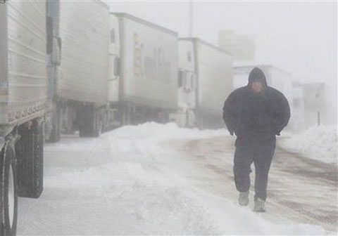 Picture 1 of America sinks in the early snowstorm