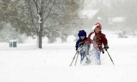 Picture 2 of America sinks in the early snowstorm