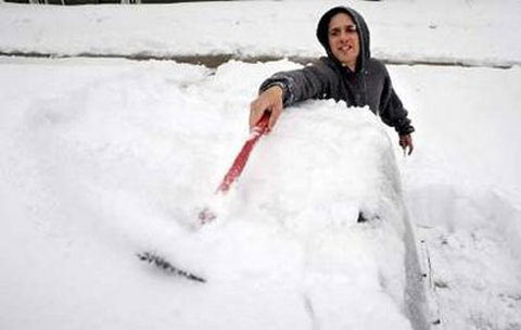 Picture 3 of America sinks in the early snowstorm