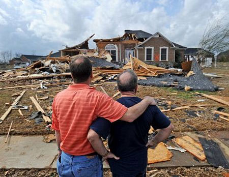 Picture 1 of America: Six more people died from tornadoes