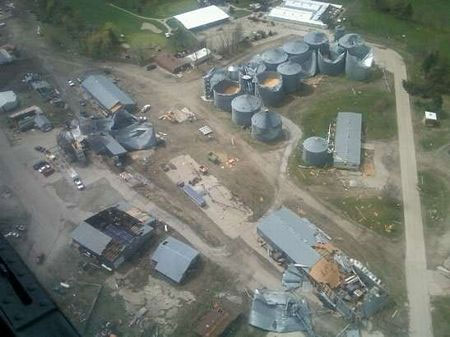 Picture 10 of America: Tornadoes devastate half the town
