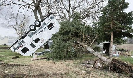 Picture 11 of America: Tornadoes devastate half the town