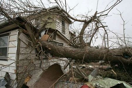 Picture 6 of America: Tornadoes devastate half the town