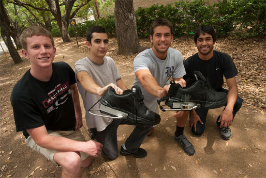 Picture 1 of American students successfully built power generation shoes