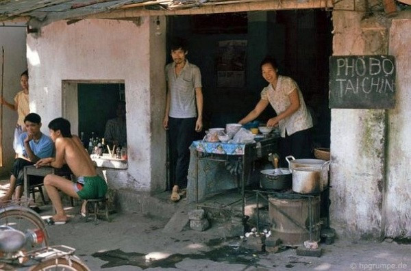 Picture 2 of Americans eat to ... die, many Vietnamese people today are also eating ... to meet their ancestors early