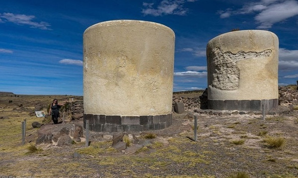 Picture 3 of An odd ancient tower tomb population in Peru