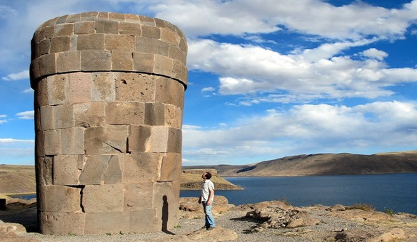 Picture 6 of An odd ancient tower tomb population in Peru