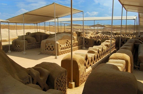 Picture 3 of Ancient city built from mud