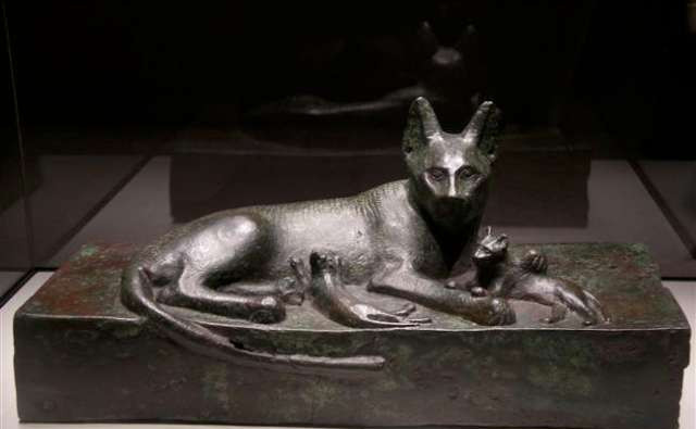 Picture 2 of Ancient Egyptians lost their country because ... love cats so much