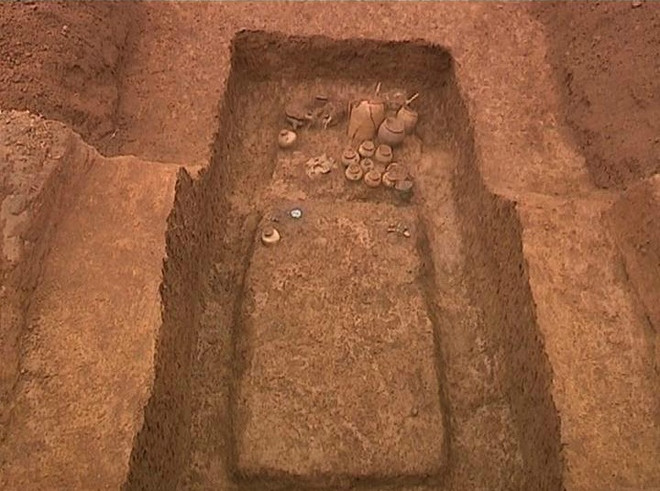 Picture 6 of Ancient tomb 2,000 years next to the silk road on the sea