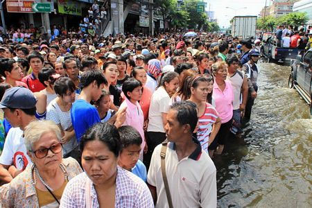 Picture 4 of Anger broke out in Bangkok, the foreigners turned into dikes