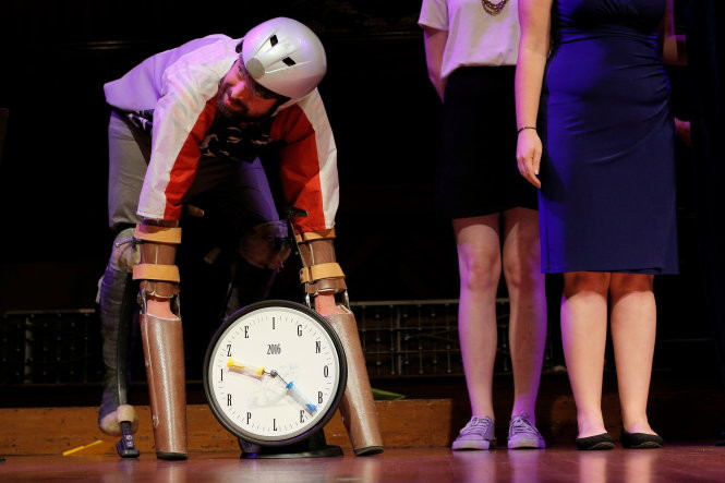 Picture 3 of Announcing the Ig Nobel Prize 2016
