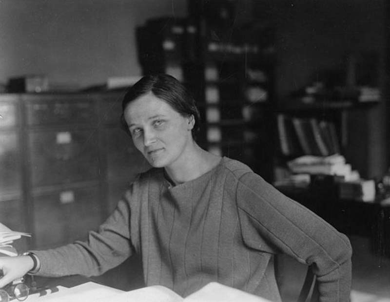 Picture 12 of Anonymous female scientists contribute to changing the world