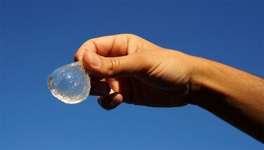 Picture 1 of Anti-garbage with shells 'bottles' of edible water