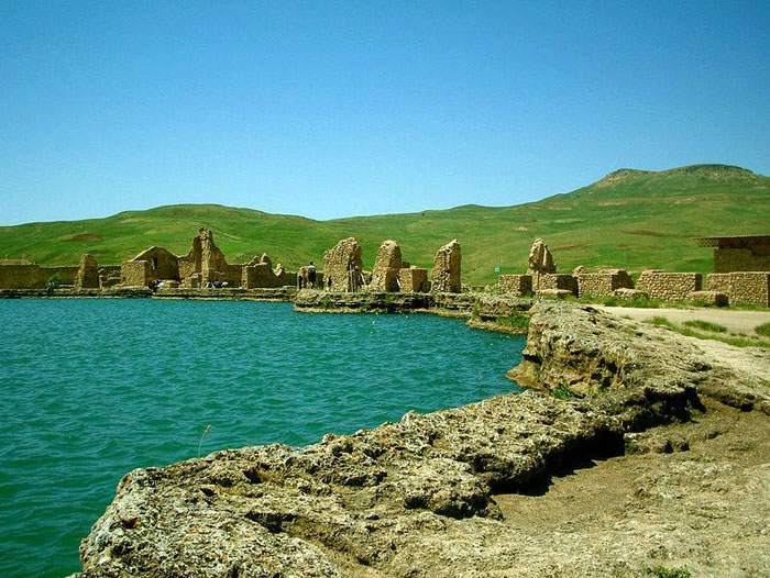 Picture 7 of Archaeological area Takht-E Soleyman