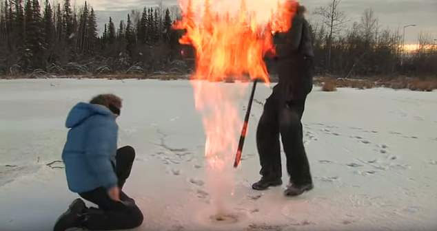 Picture 2 of Arctic ice lake caught fire mysteriously