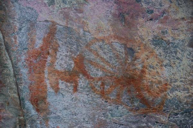 Picture 9 of Art stone cave at Tsodilo hill