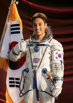 Picture 2 of Asia races to the Moon