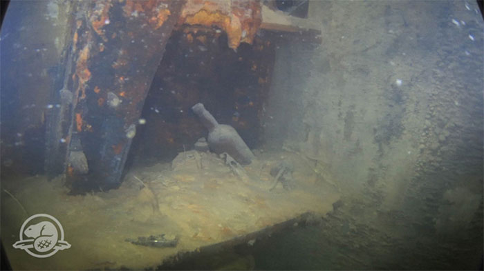 Picture 3 of Astounding images of the ship 'freezing time' after nearly 200 years of sinking under the sea