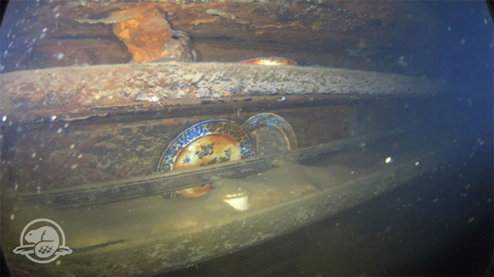 Picture 4 of Astounding images of the ship 'freezing time' after nearly 200 years of sinking under the sea
