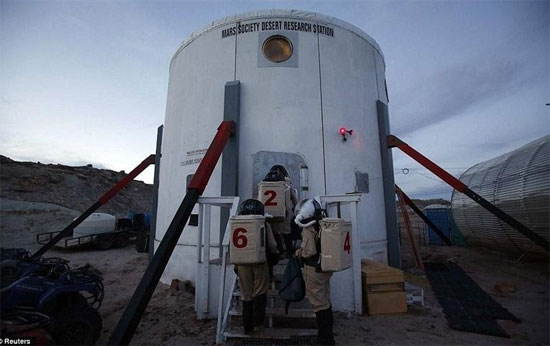 Picture 6 of Astronaut explores 'Mars' on ... Earth