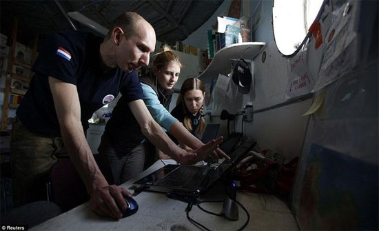 Picture 9 of Astronaut explores 'Mars' on ... Earth