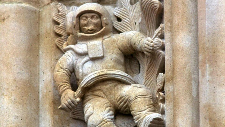 Picture 1 of Astronaut sculpture in the church since the 12th century - proof of piercing?
