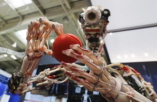 Picture 4 of Attend smart robots in the world