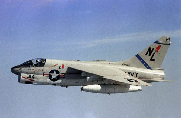Picture 7 of Attendance of 5 military aircraft models looks bad but effective