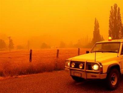 Picture 1 of Australia: burning hundreds of thousands of hectares of forest