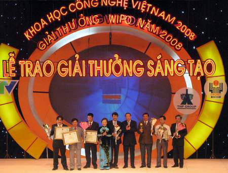 Picture 1 of Awarding the award of Science and Technology Innovation