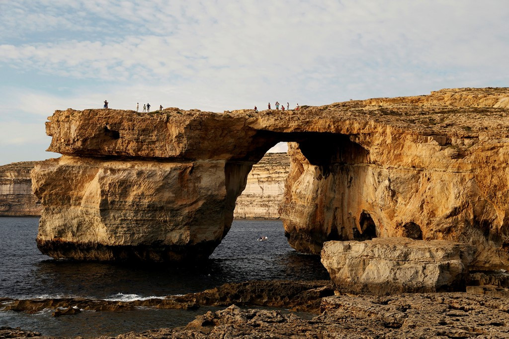 Picture 9 of Azure Window stone arches before collapsing into the sea
