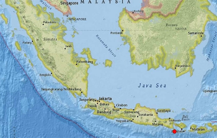 Picture 1 of Bali shakes due to earthquakes in the seabed