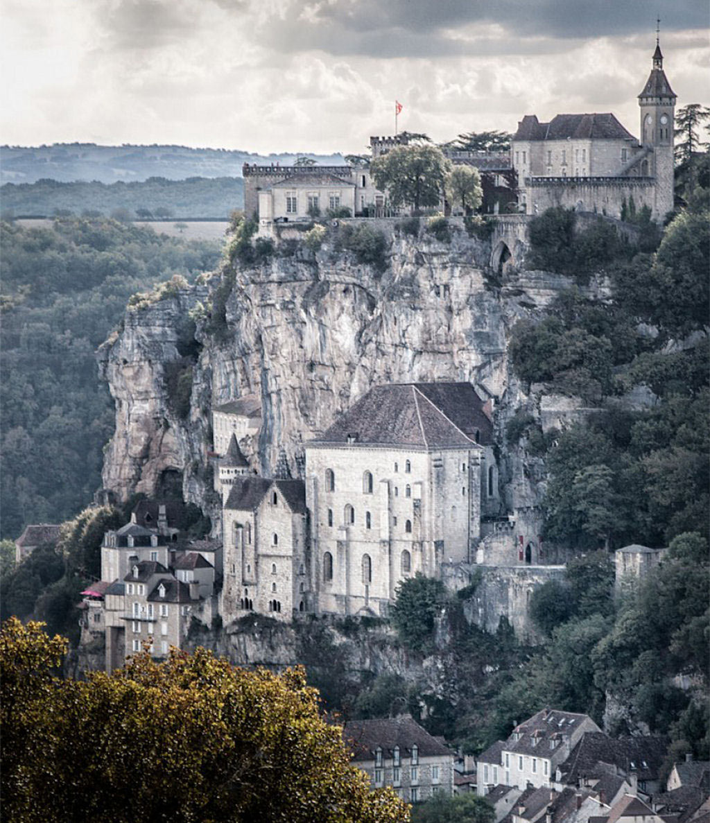 Picture 10 of Be overwhelmed by the craggy towns on the cliff
