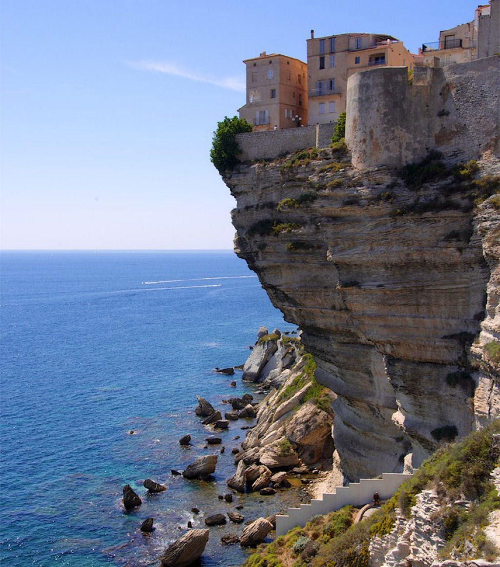 Picture 11 of Be overwhelmed by the craggy towns on the cliff