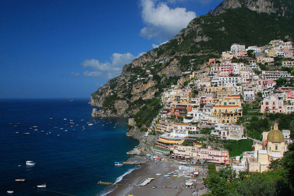 Picture 12 of Be overwhelmed by the craggy towns on the cliff