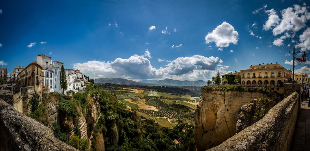 Picture 15 of Be overwhelmed by the craggy towns on the cliff