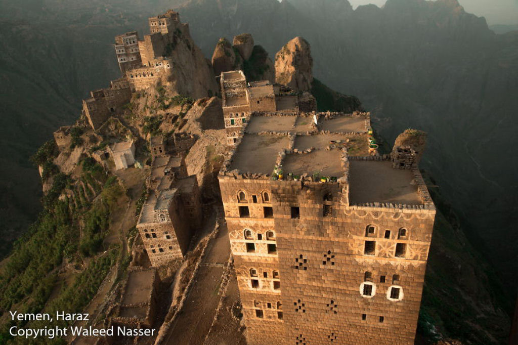 Picture 20 of Be overwhelmed by the craggy towns on the cliff